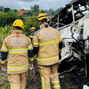 38 people die in a crash between a passenger bus and a truck in Brazil